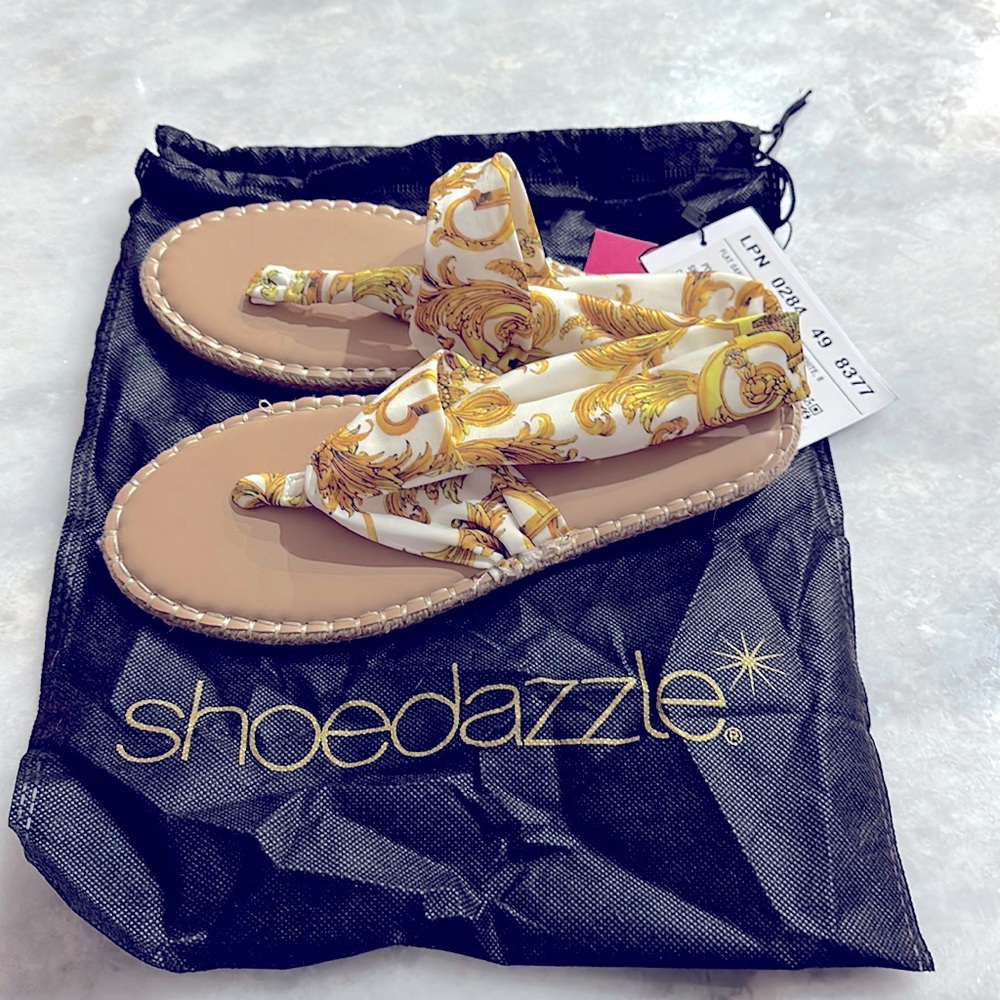 NWT Miami print sandals size 8 shoe dazzle, white and gold